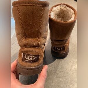 UGG Chestnut Short Suede Shearling Boots | Toddler Size 10